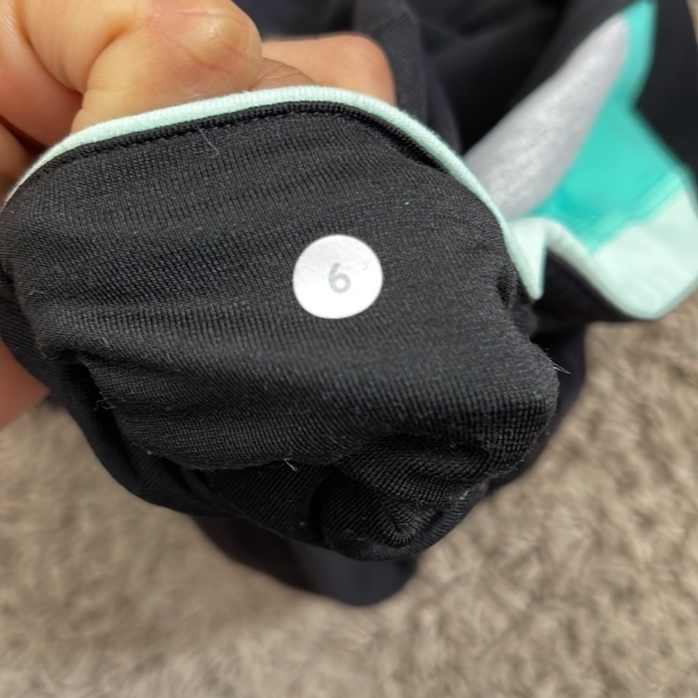 Lululemon reversible crop legging - Picture 4 of 4
